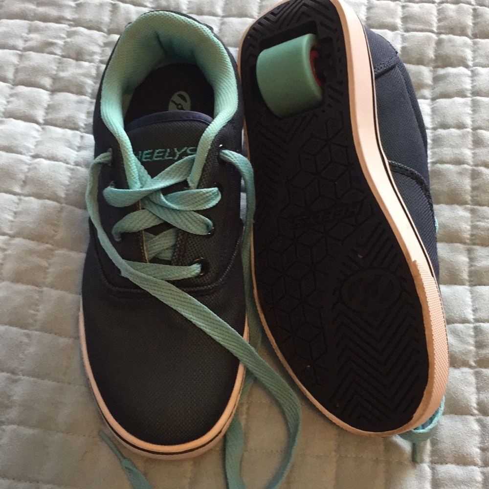 Children’s Heelys shoes -Teal  New size 1